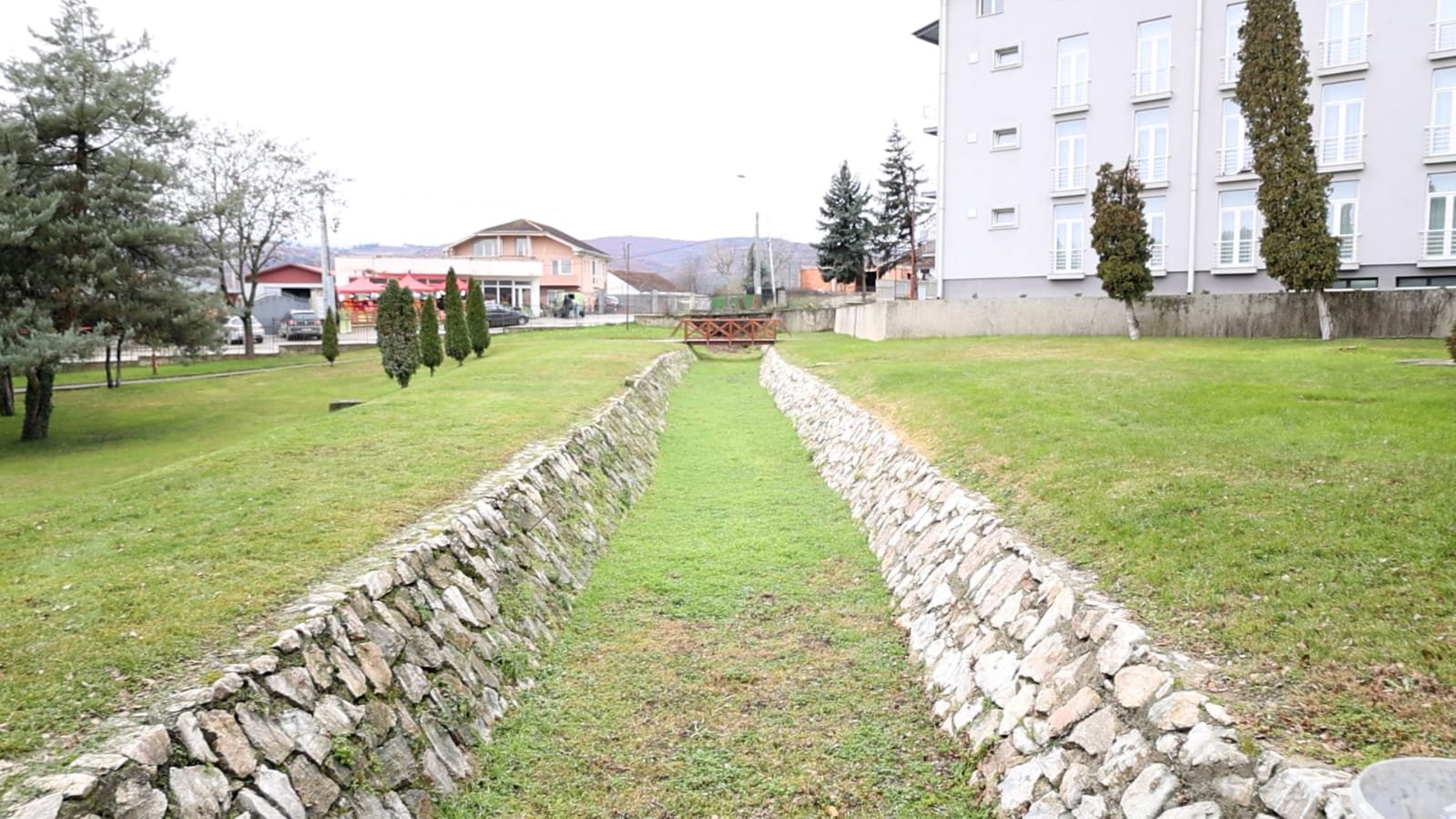 Fushat sportive në oborr