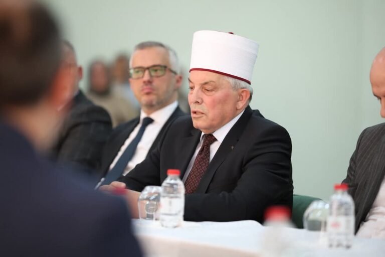 PËRFAQËSUESIT E LARTË SHTETËRORË VIZITUAN MEDRESENË ISA BEU