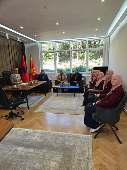 VIZITË URIMI NË DREJTORINË E MEDRESESË VIZITË URIMI NË DREJTORINË E MEDRESESË