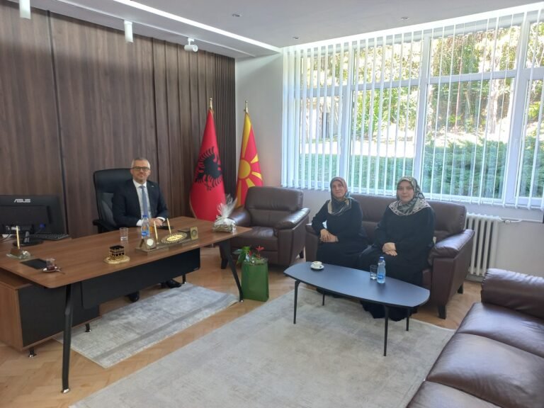 Vizitë në Medresenë Isa Beu