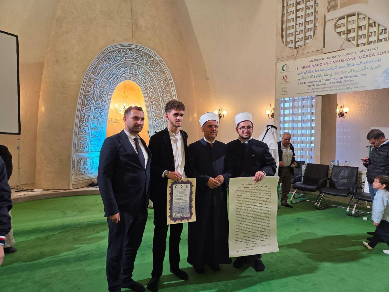 NXËNËSI I MEDRESESË ISA BEU FITUES I GARAVE KUR’ANORE NDËRKOMBËTARE NË ZAGREB NXËNËSI I MEDRESESË ISA BEU FITUES I GARAVE KUR’ANORE NDËRKOMBËTARE NË ZAGREB