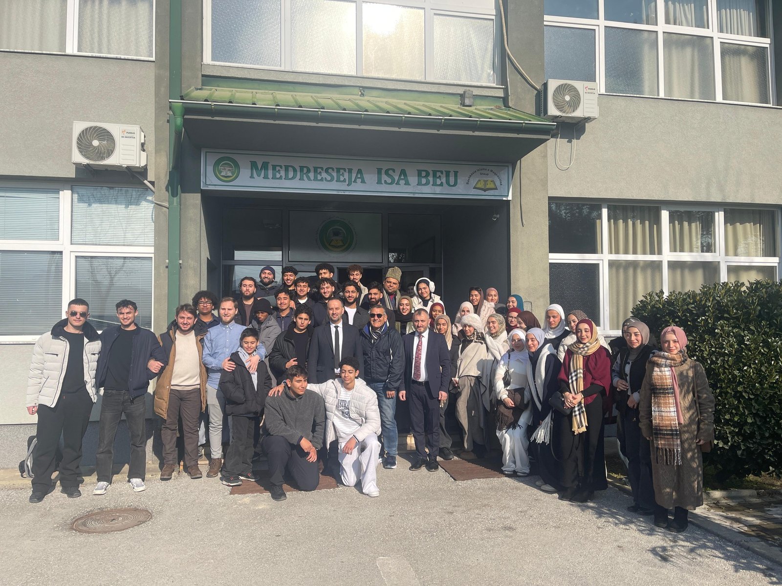 VIZITË E SHKOLLËS FETARE “ORANGE CRESCENT SCHOOL” NGA SHBA NË MEDRESENË “ISA BEU” NË SHKUP