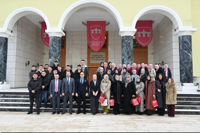 NXËNËSIT E MEDRESESË ISA BEU VIZITUAN UNIVERSITETIN BALLKANIK NË SHKUP