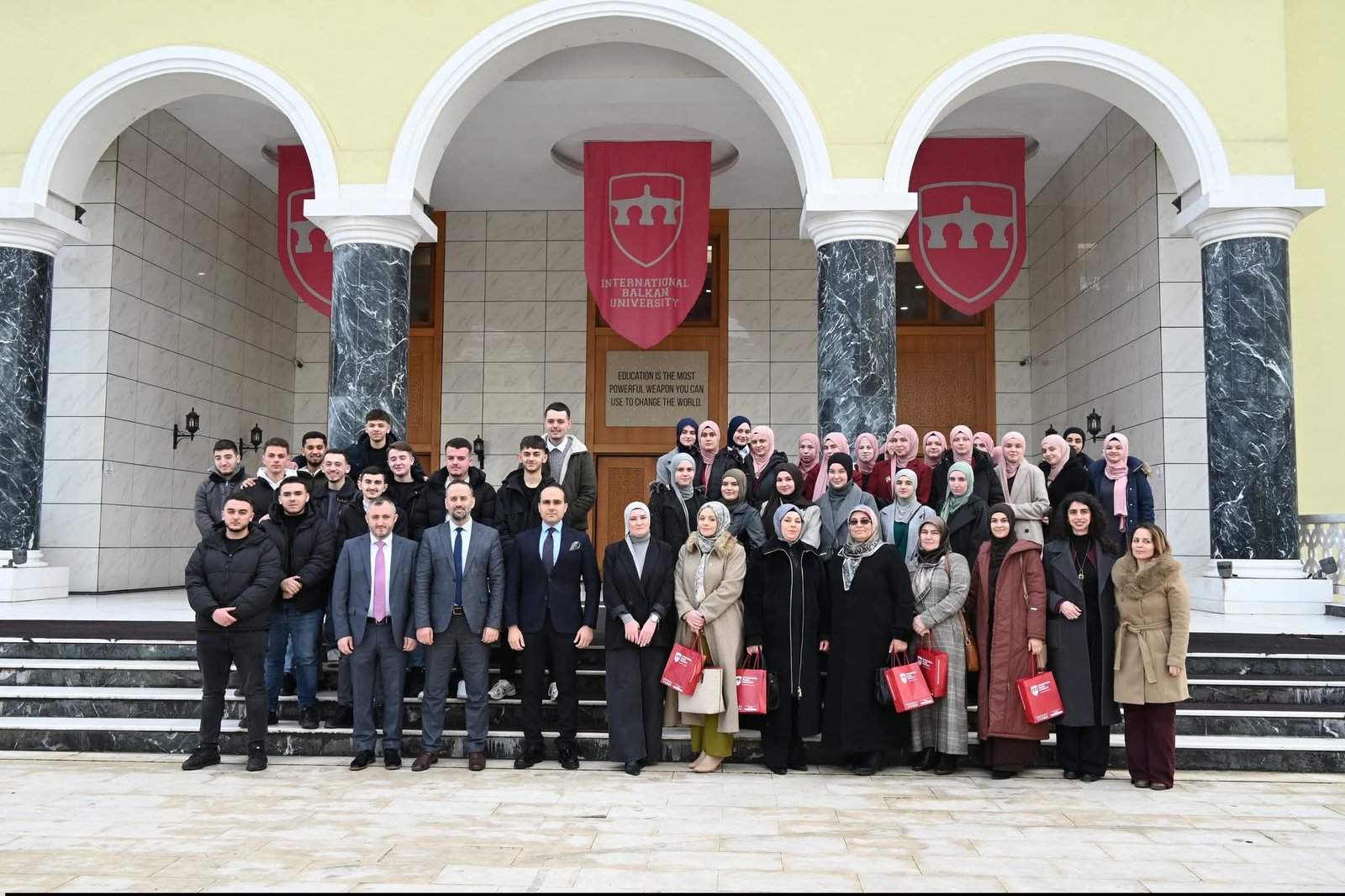 NXËNËSIT E MEDRESESË ISA BEU VIZITUAN UNIVERSITETIN BALLKANIK NË SHKUP