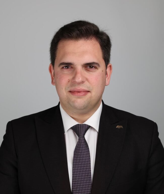 Prof. Blendi Imeri, përgjegjës i bibliotekës së Medresesë Isa Beu
