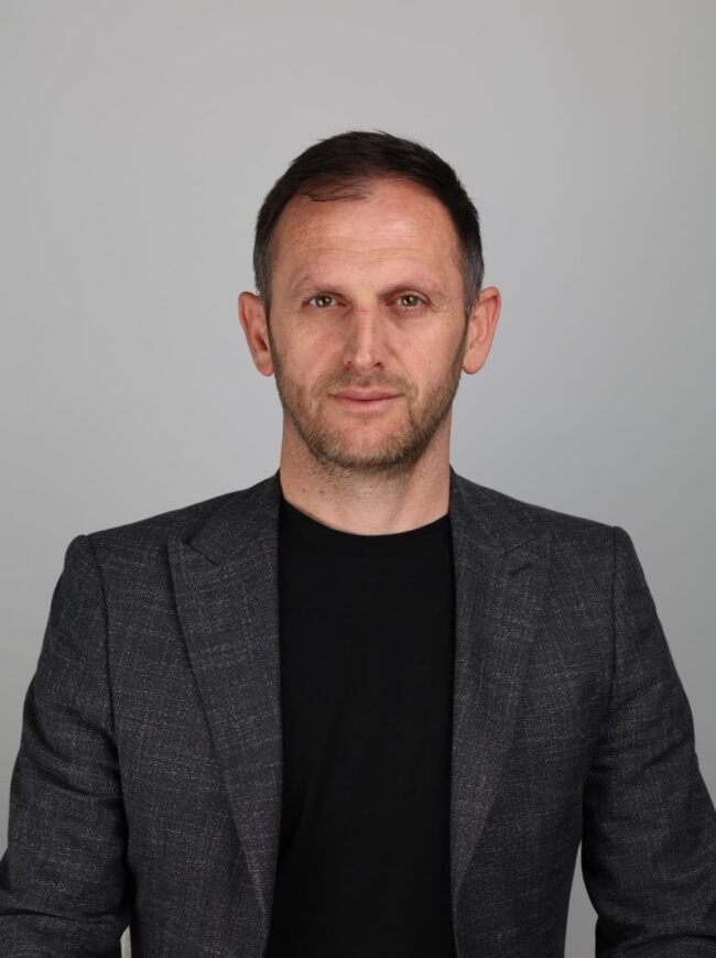 Prof. Sedat Emini, profesor i gjuhës dhe letërsisë maqedonase në Medresenë Isa Beu