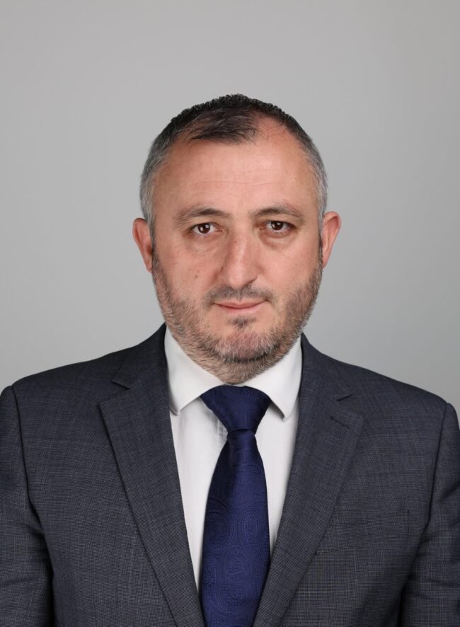Mervan Muhamedi, punëdrejtues i Medresesë Isa Beu