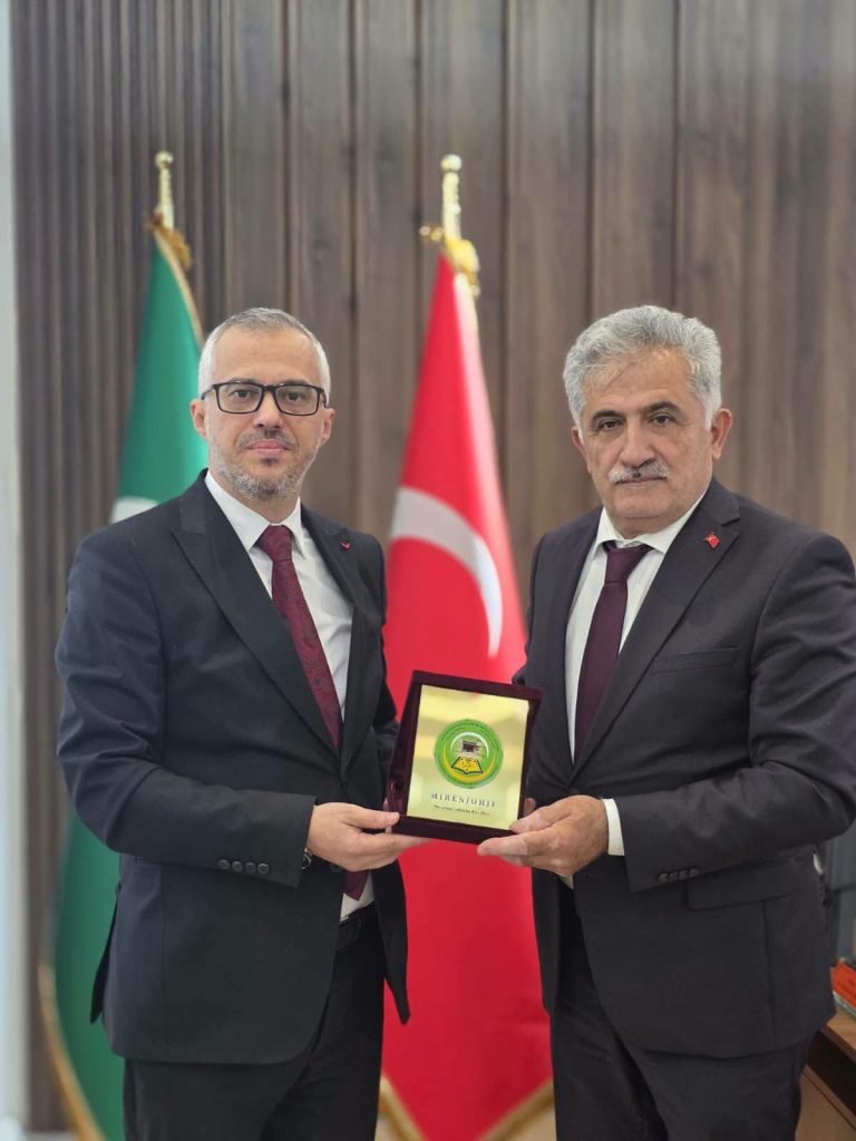 VIZITË NË ,,MEDRESEJA ISA BEU“ – DISKUTIME PËR THELLIMIN E BASHKËPUNIMIT ME AMBASADËN E REPUBLIKËS SË TURQISË NË R.M.V.